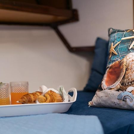 Marta Boat B&B カステルサルド エクステリア 写真