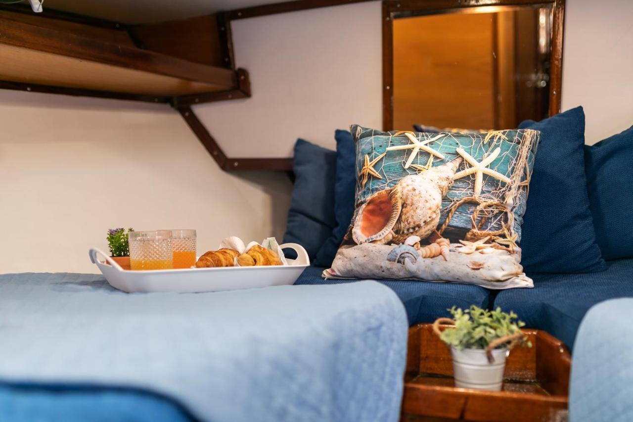 Marta Boat B&B カステルサルド エクステリア 写真