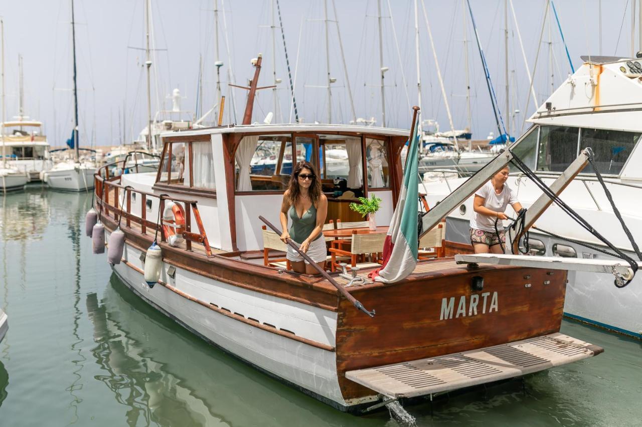 Marta Boat B&B カステルサルド エクステリア 写真