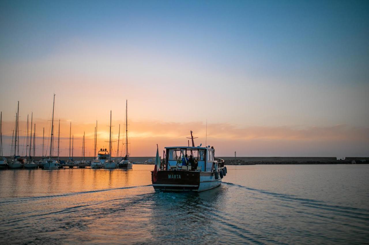 Marta Boat B&B カステルサルド エクステリア 写真
